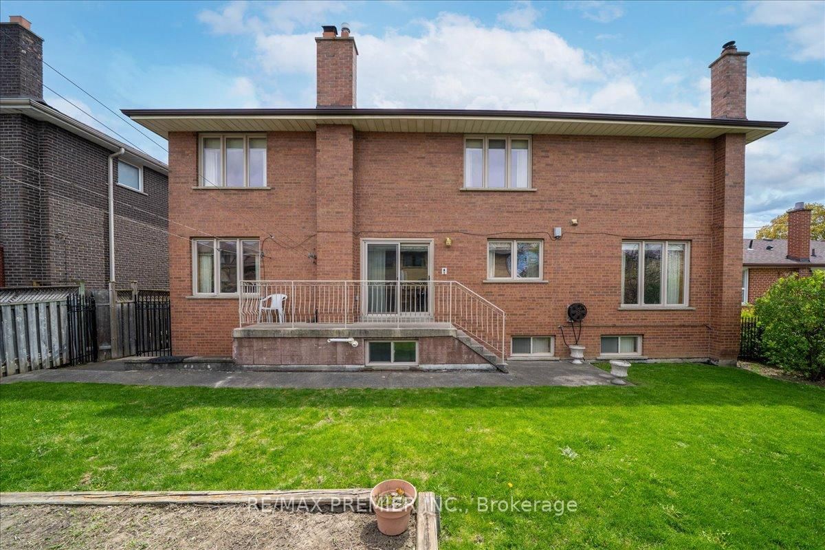 100 Hallsport Crescent • Toronto, ON photo 48