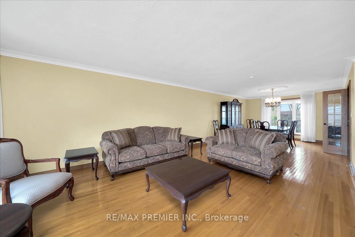 100 Hallsport Crescent • Toronto, ON photo 6