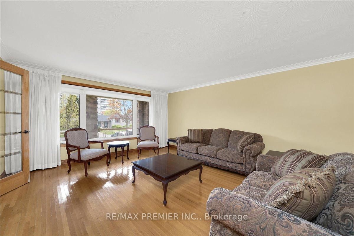 100 Hallsport Crescent • Toronto, ON photo 7