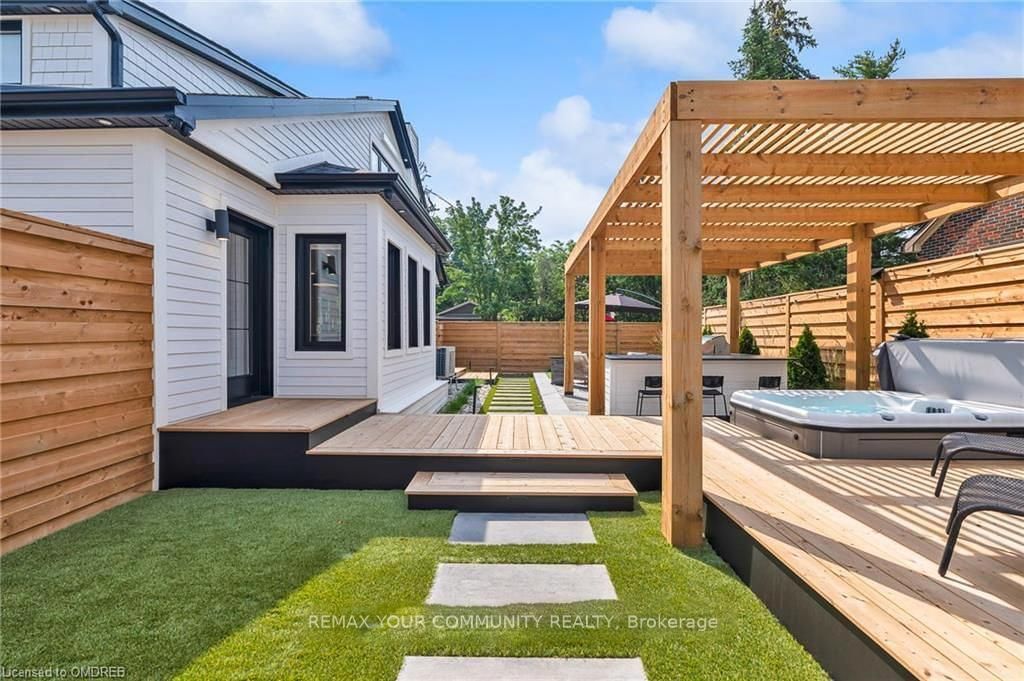1379 CAROLINE Street • Burlington, ON photo 25