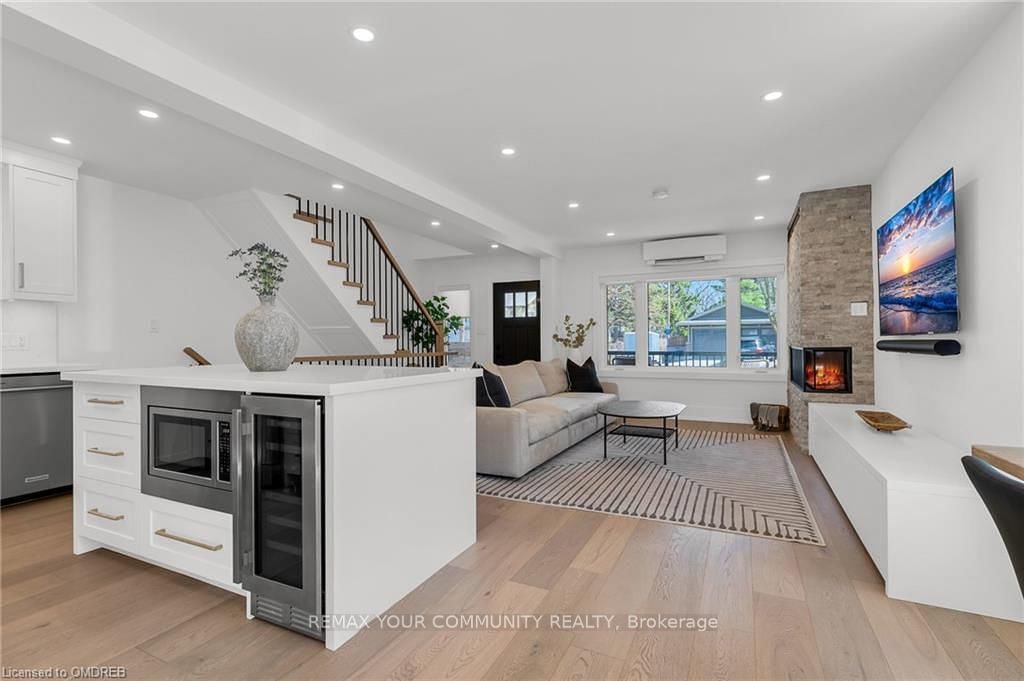 1379 CAROLINE Street • Burlington, ON photo 9
