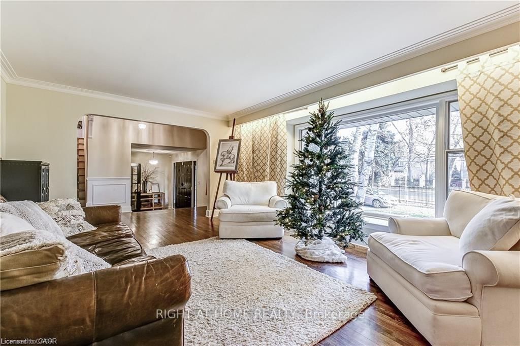 3021 Lakeshore Road • Burlington, ON photo 11