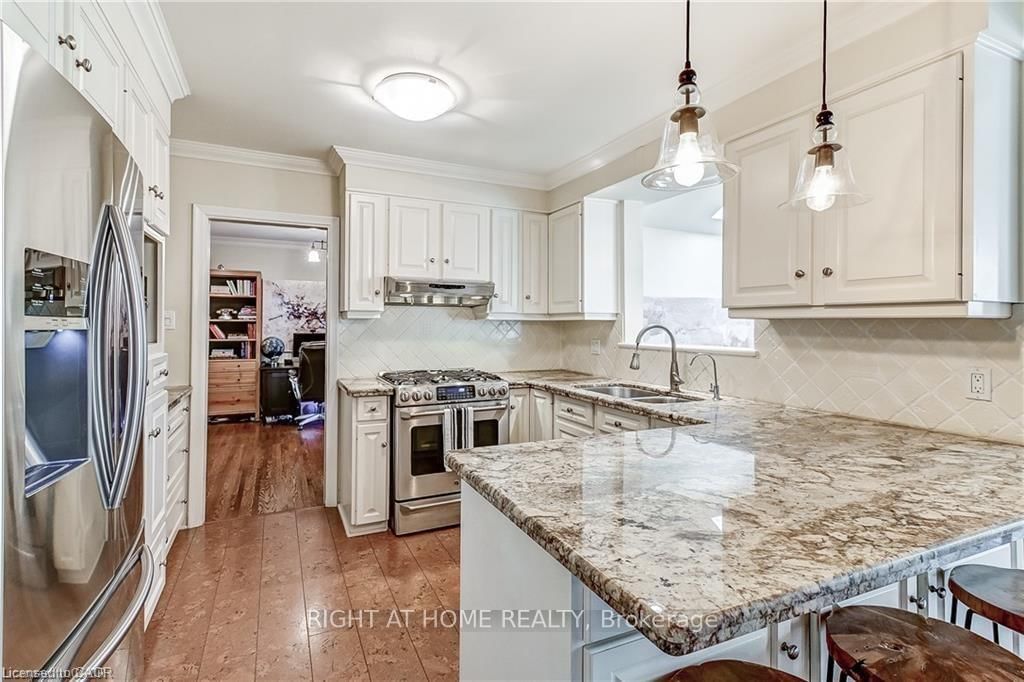 3021 Lakeshore Road • Burlington, ON photo 12