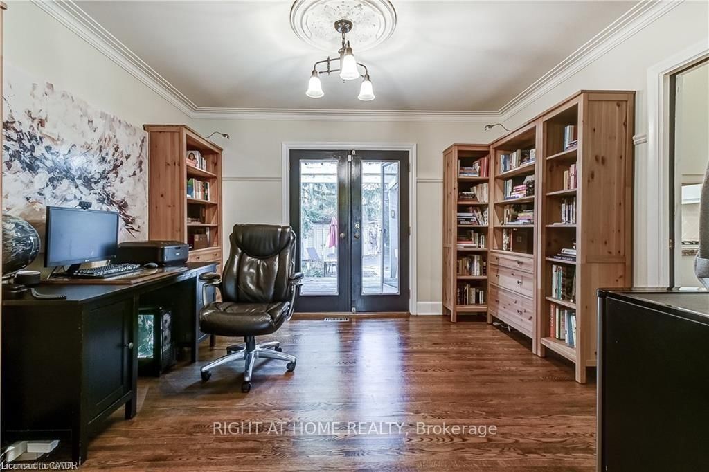 3021 Lakeshore Road • Burlington, ON photo 20