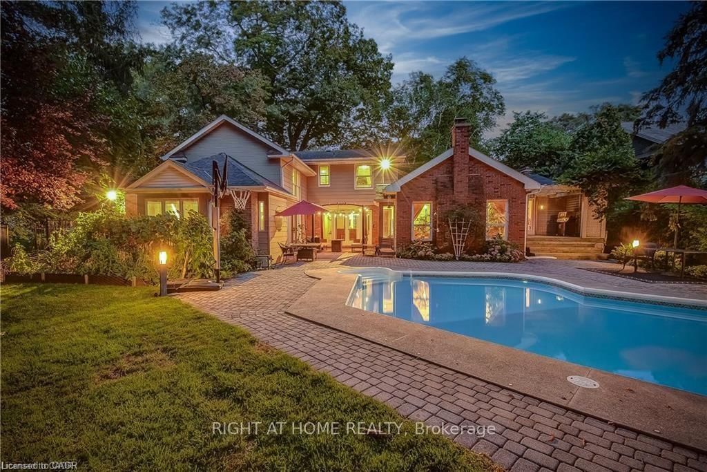 3021 Lakeshore Road • Burlington, ON photo 40