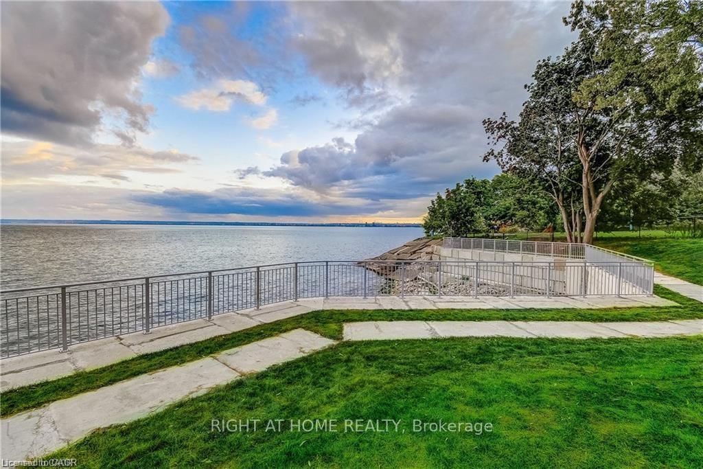 3021 Lakeshore Road • Burlington, ON photo 47