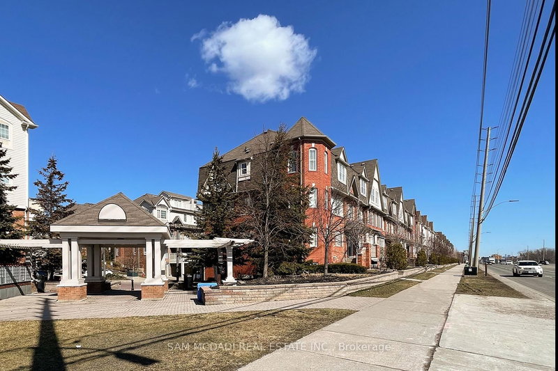 2 - 639 Dundas Street W