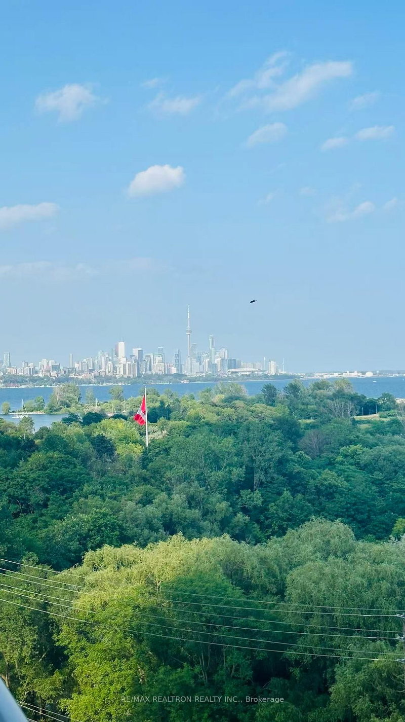 home for lease on 801-2230 Lake Shore Boulevard