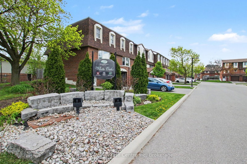 49 - 371 Bronte Street S