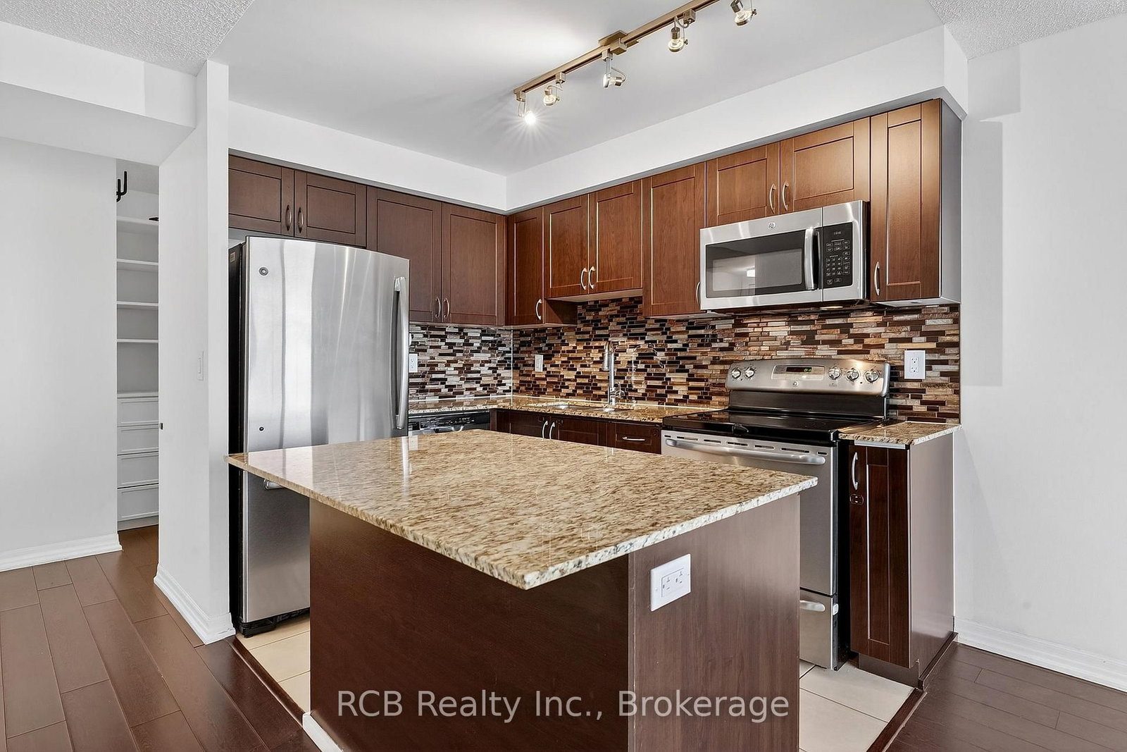 1940 Ironstone Drive • #1006 • Burlington, ON photo 16