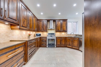 285 Great Lakes Boulevard — photo 6
