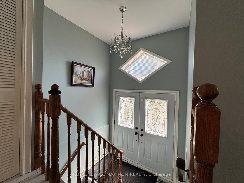 54 Hisey Crescent W