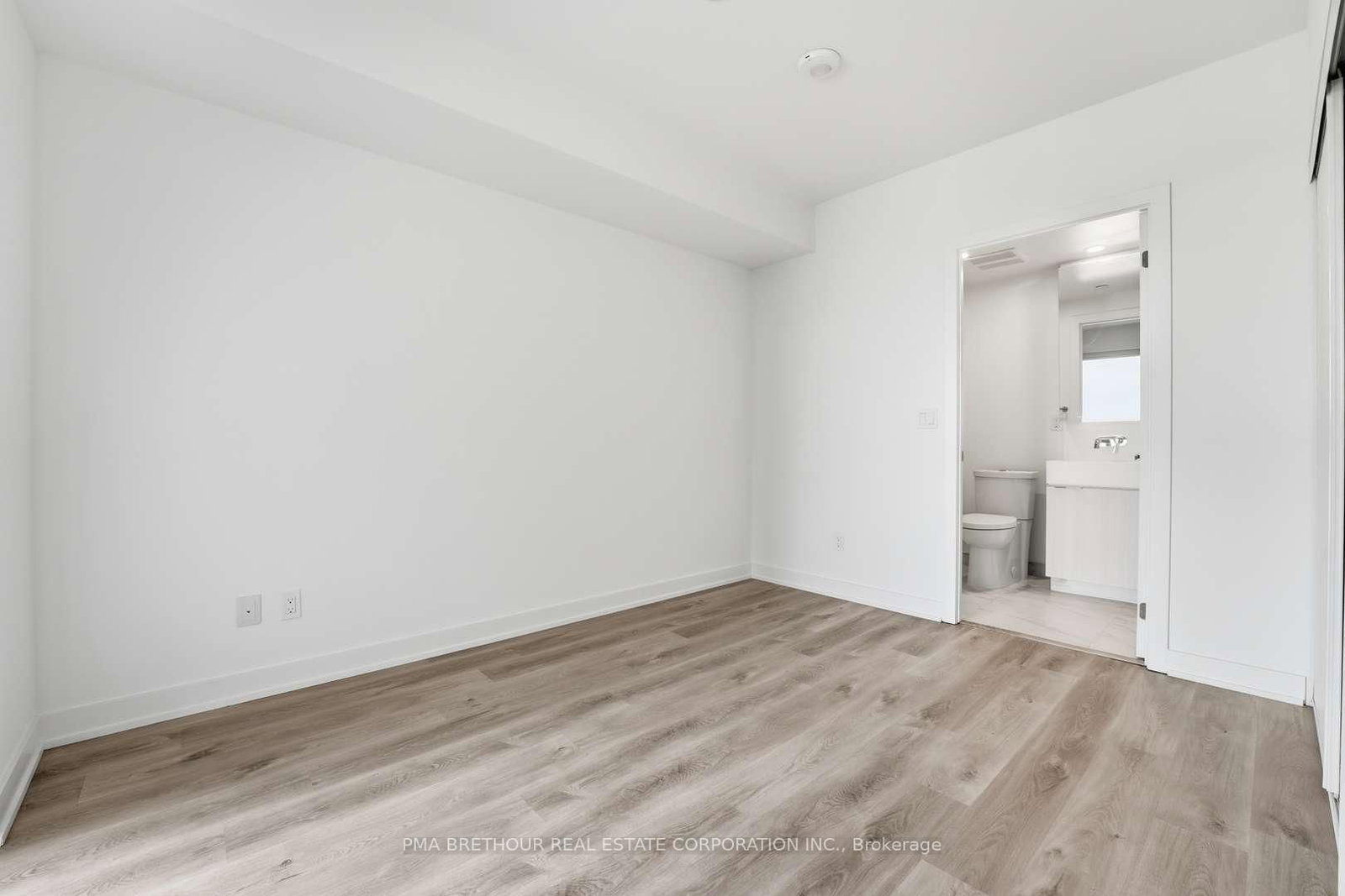 370 Martha Street • #1211 • Burlington, ON photo 11