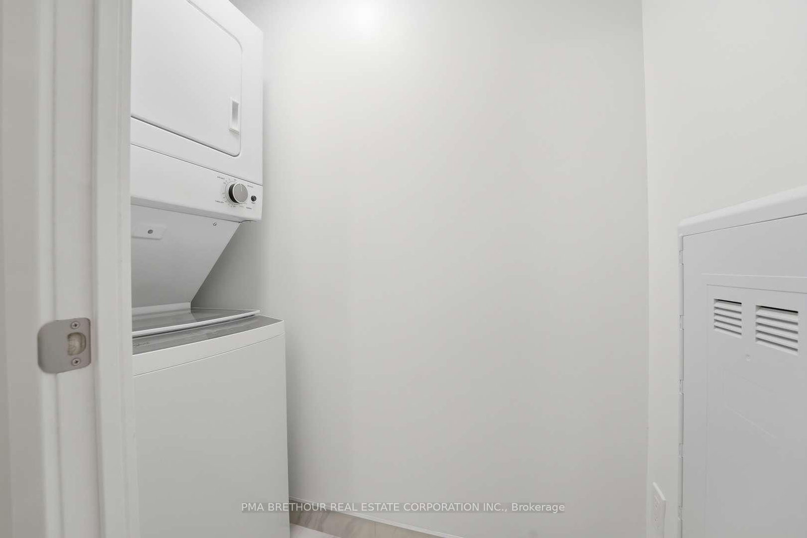 370 Martha Street • #1211 • Burlington, ON photo 14
