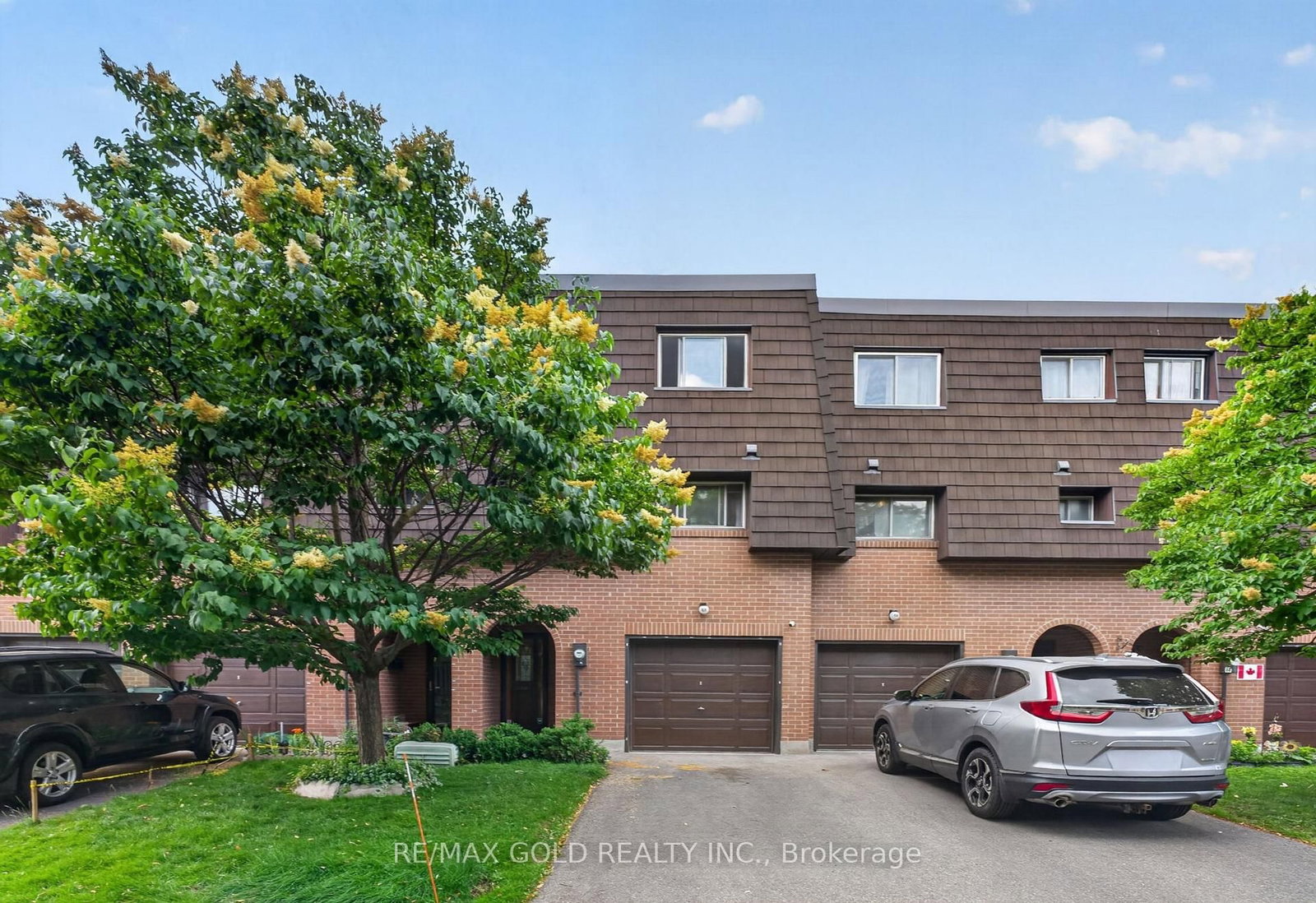68 Darras Court • Brampton, ON photo 3