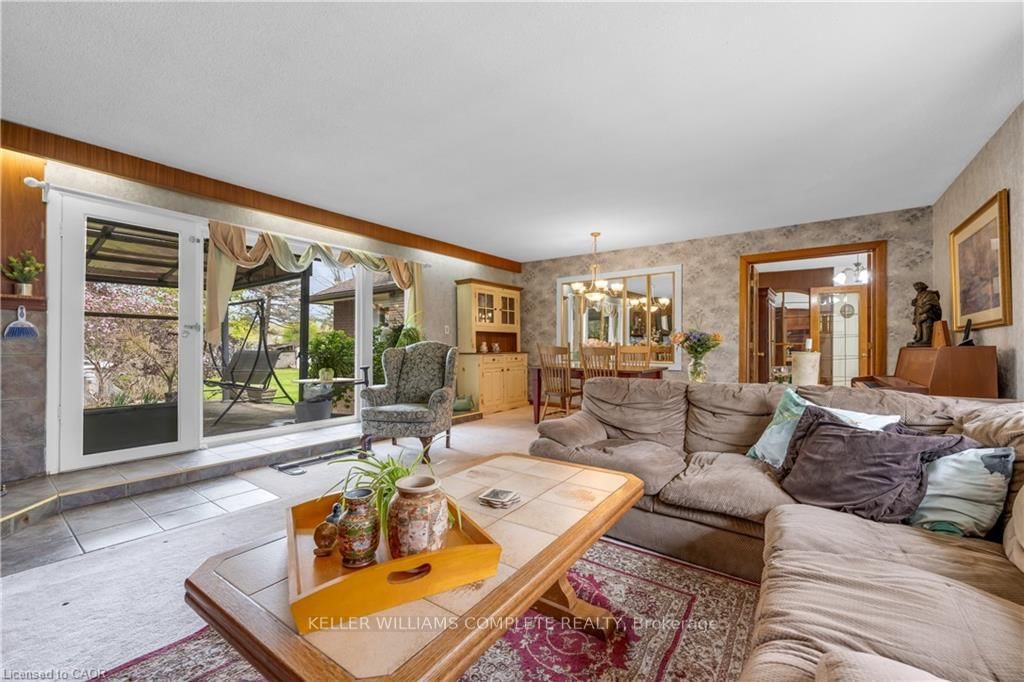 569 CRANE Court • Burlington, ON photo 12