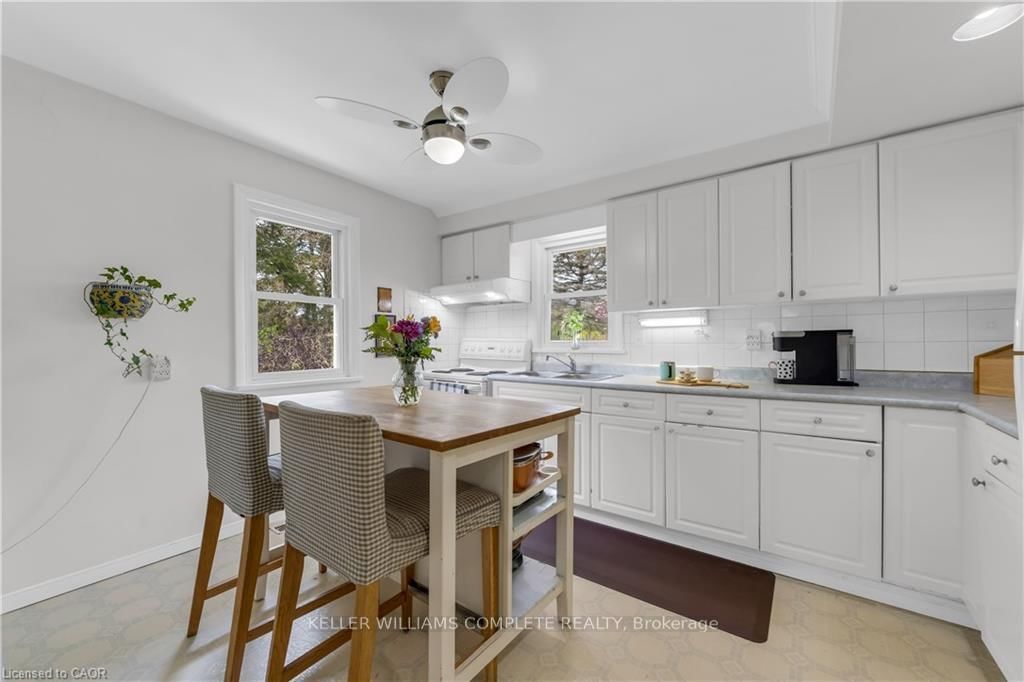 569 CRANE Court • Burlington, ON photo 16