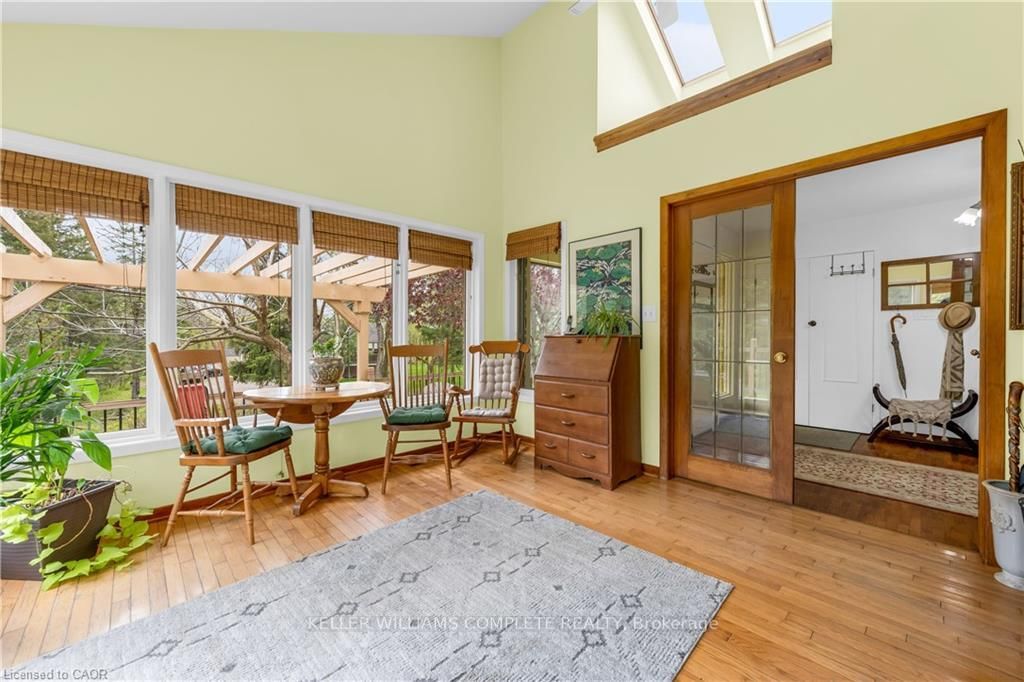 569 CRANE Court • Burlington, ON photo 7