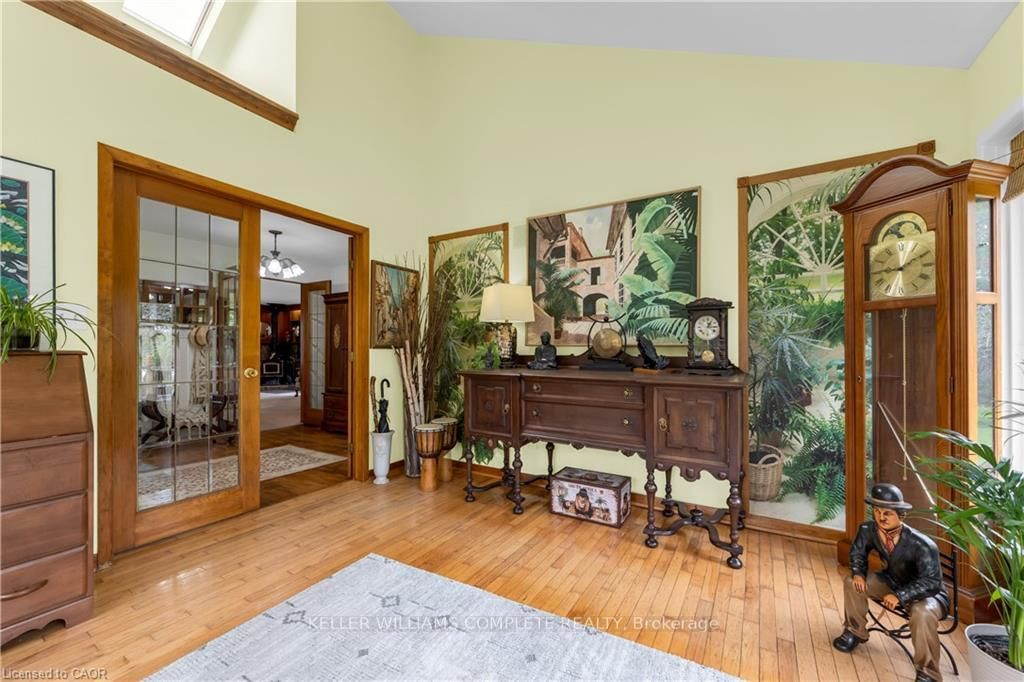 569 CRANE Court • Burlington, ON photo 8