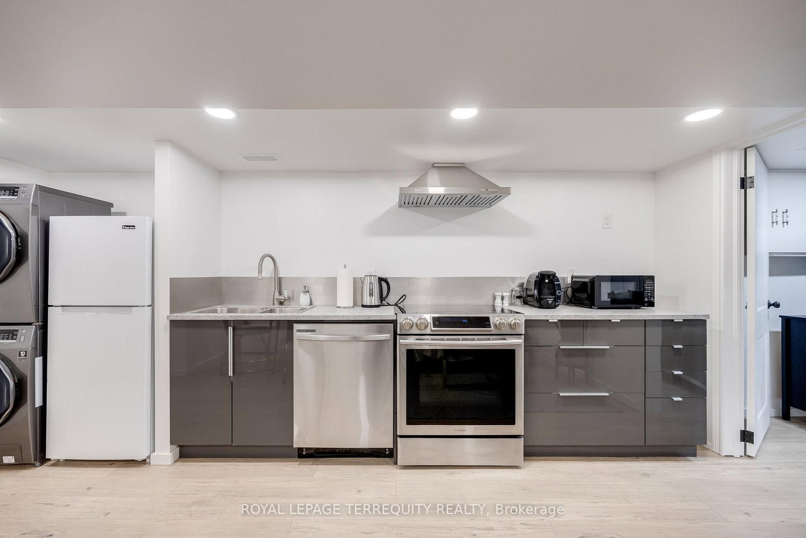 Bsmt-490 Symington Avenue, Toronto, ON