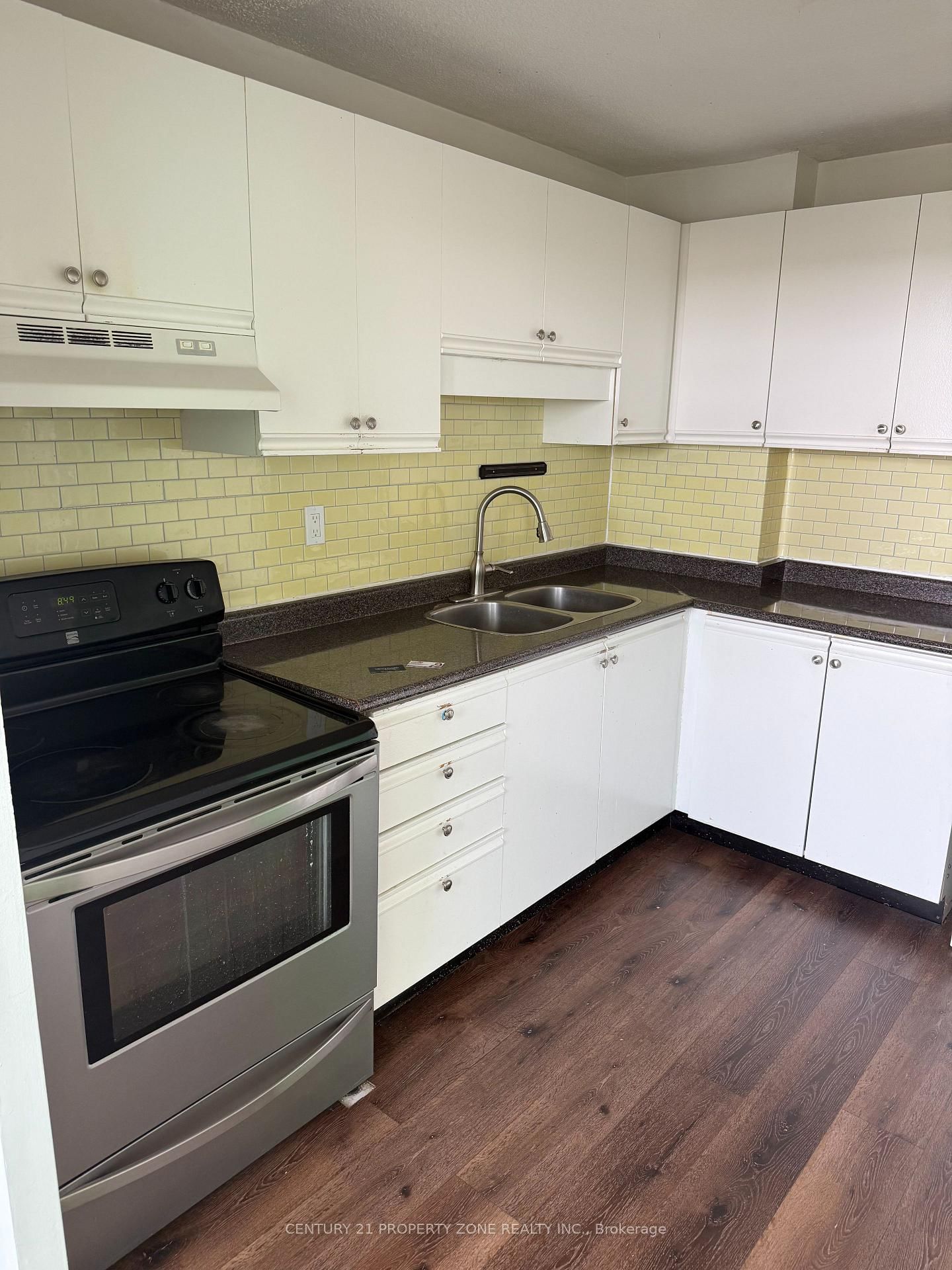 702-530 Lolita Gdns, Mississauga, view 2