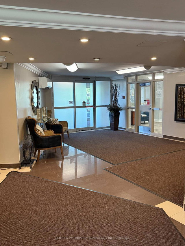 702 - 530 Lolita Gardens