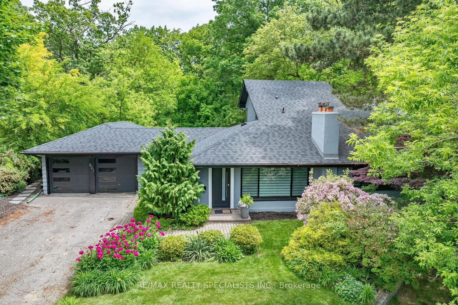 821 Parkland Avenue • Mississauga, ON photo 2