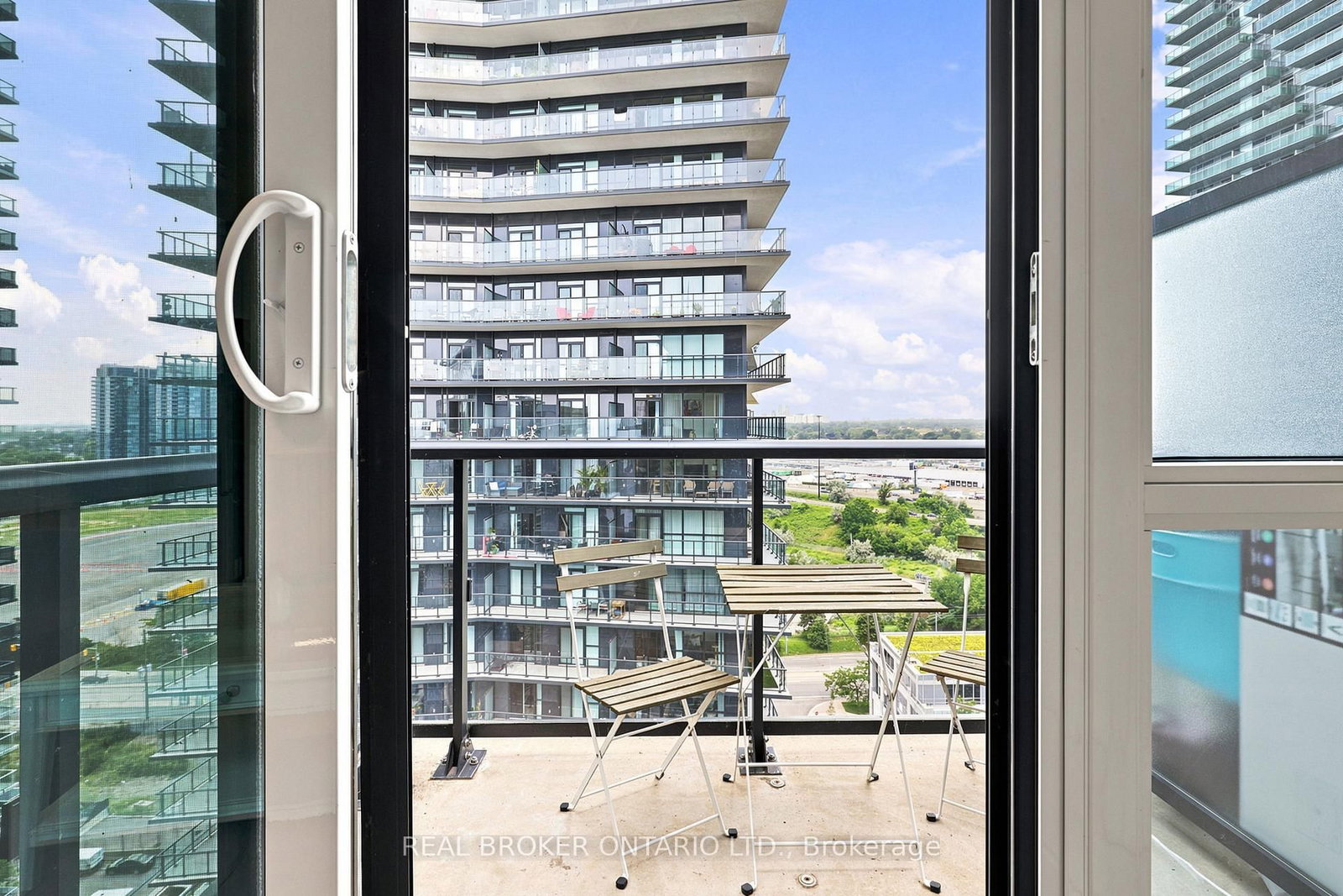 39 Annie Craig Drive • #PH06 • Toronto, ON photo 14