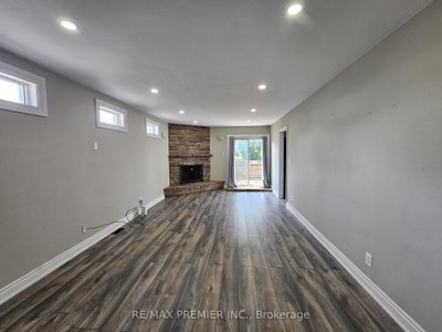 Unit Main & 2nd — 31 Compton Crescent — more photos