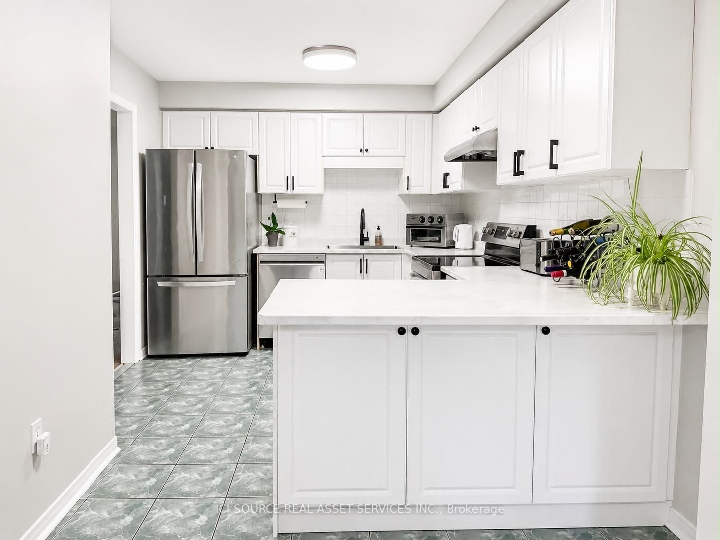 2081 Golden Orchard Trail • Oakville, ON photo 11