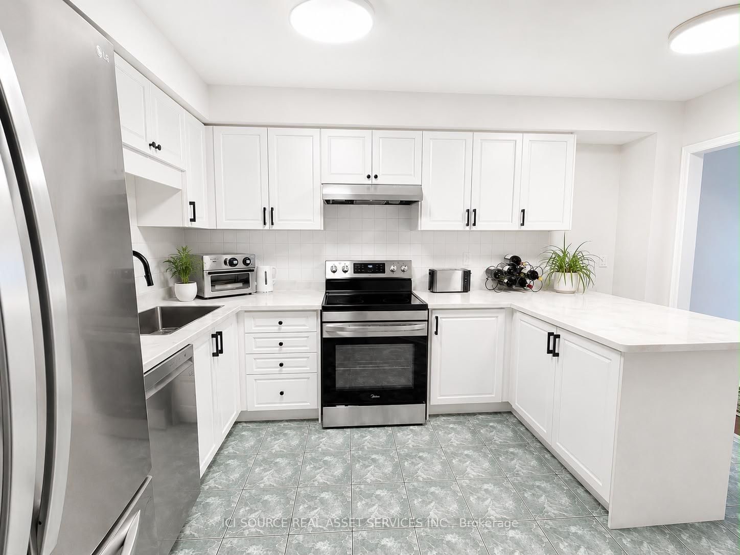 2081 Golden Orchard Trail • Oakville, ON photo 12