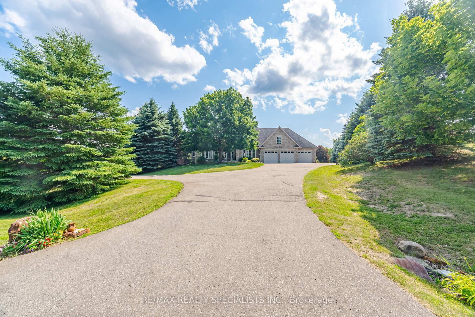 4 Tranquility Court • Caledon, ON photo 3