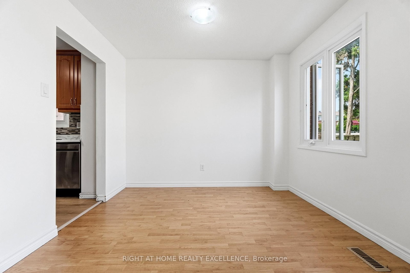 10 Banting Crescent • Brampton, ON photo 14