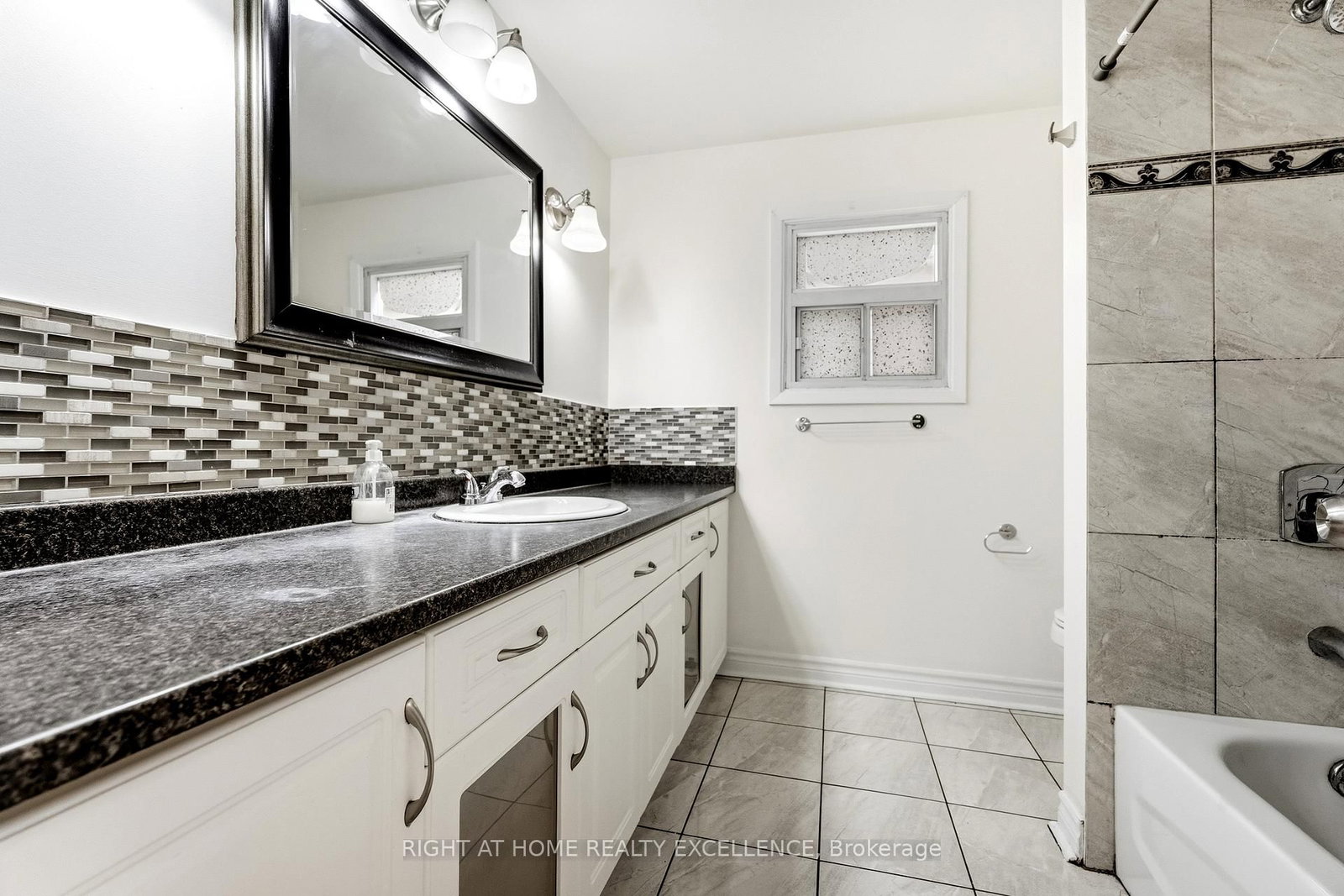 10 Banting Crescent • Brampton, ON photo 31