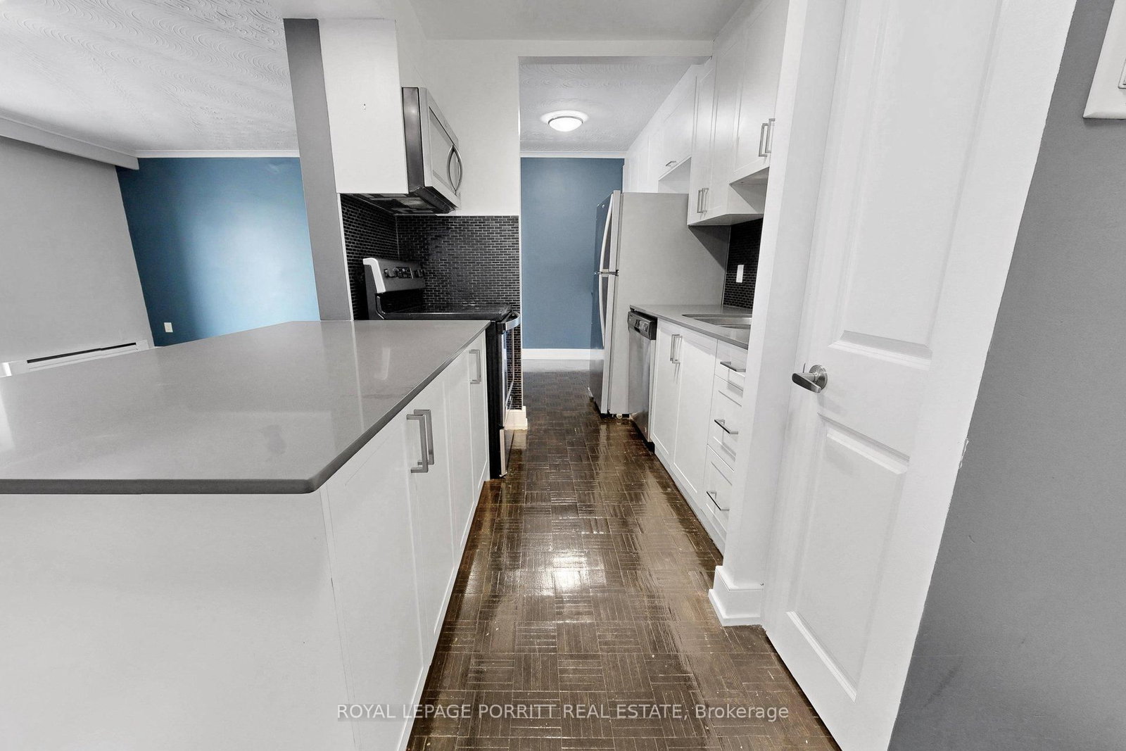 8-4 Superior Avenue, Toronto, ON, photo 4