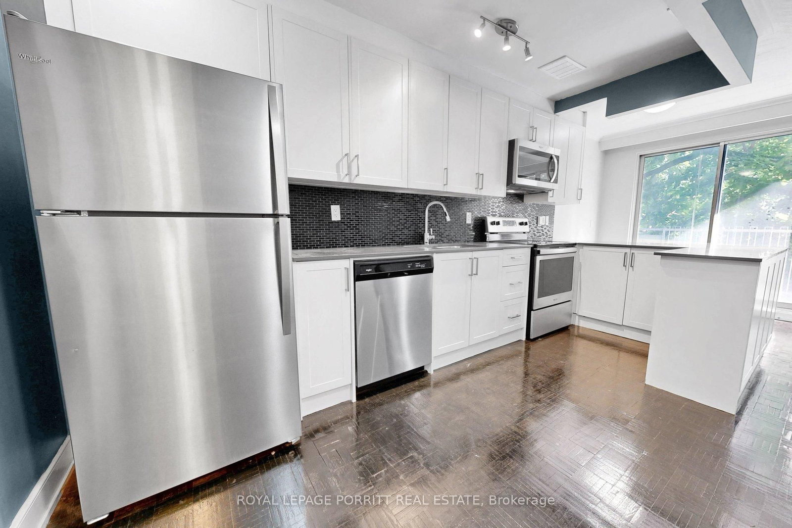 30-4 Superior Avenue, Toronto, ON, photo 3