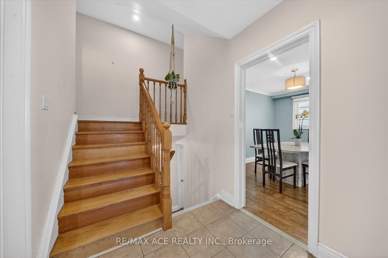 1719 Valentine Gardens • Mississauga, ON photo 12