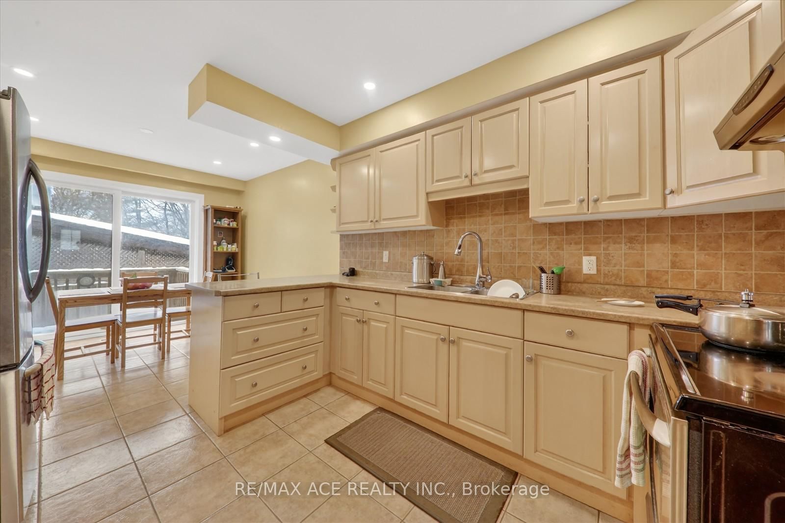 1719 Valentine Gardens • Mississauga, ON photo 13