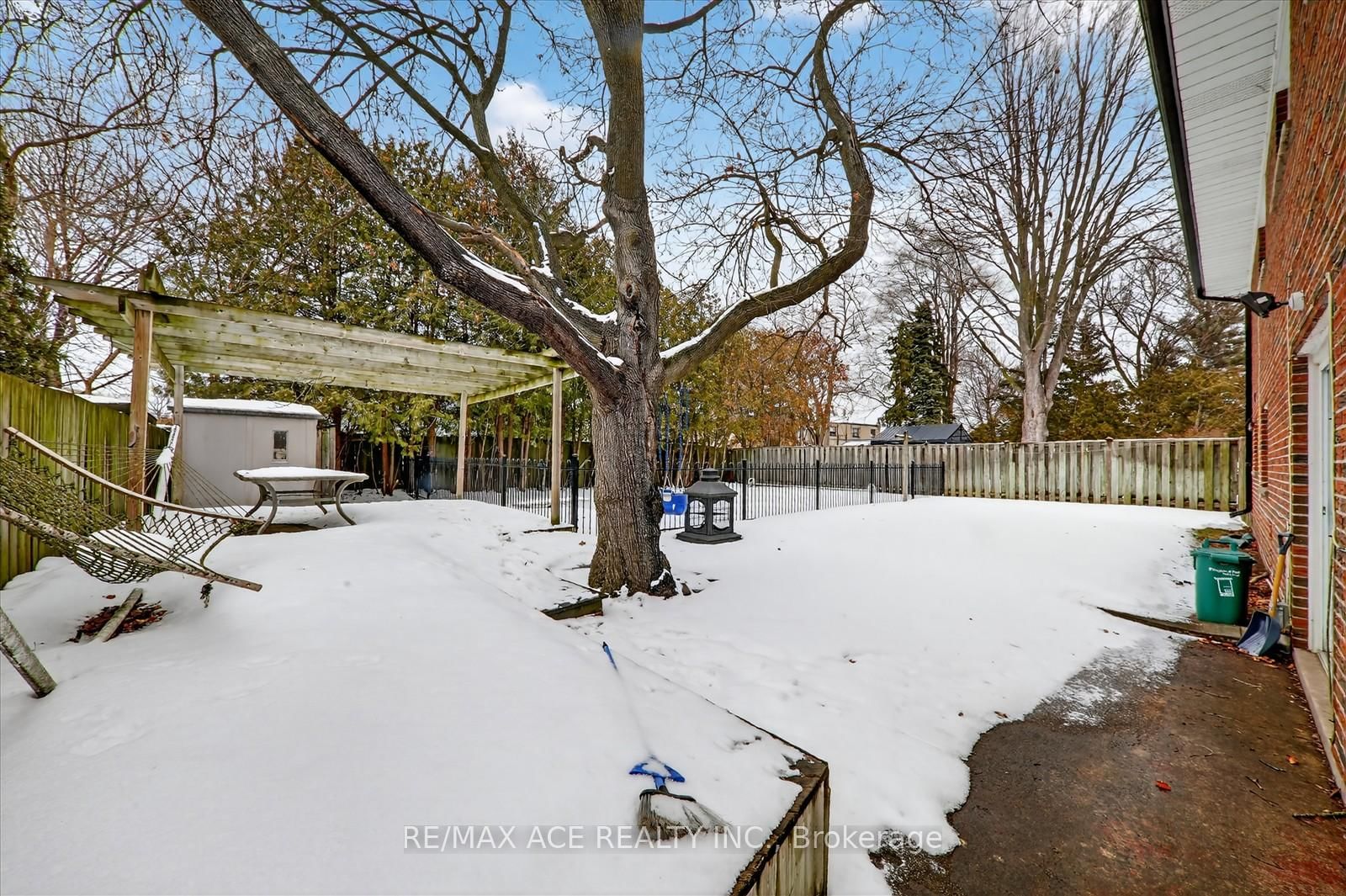 1719 Valentine Gardens • Mississauga, ON photo 38