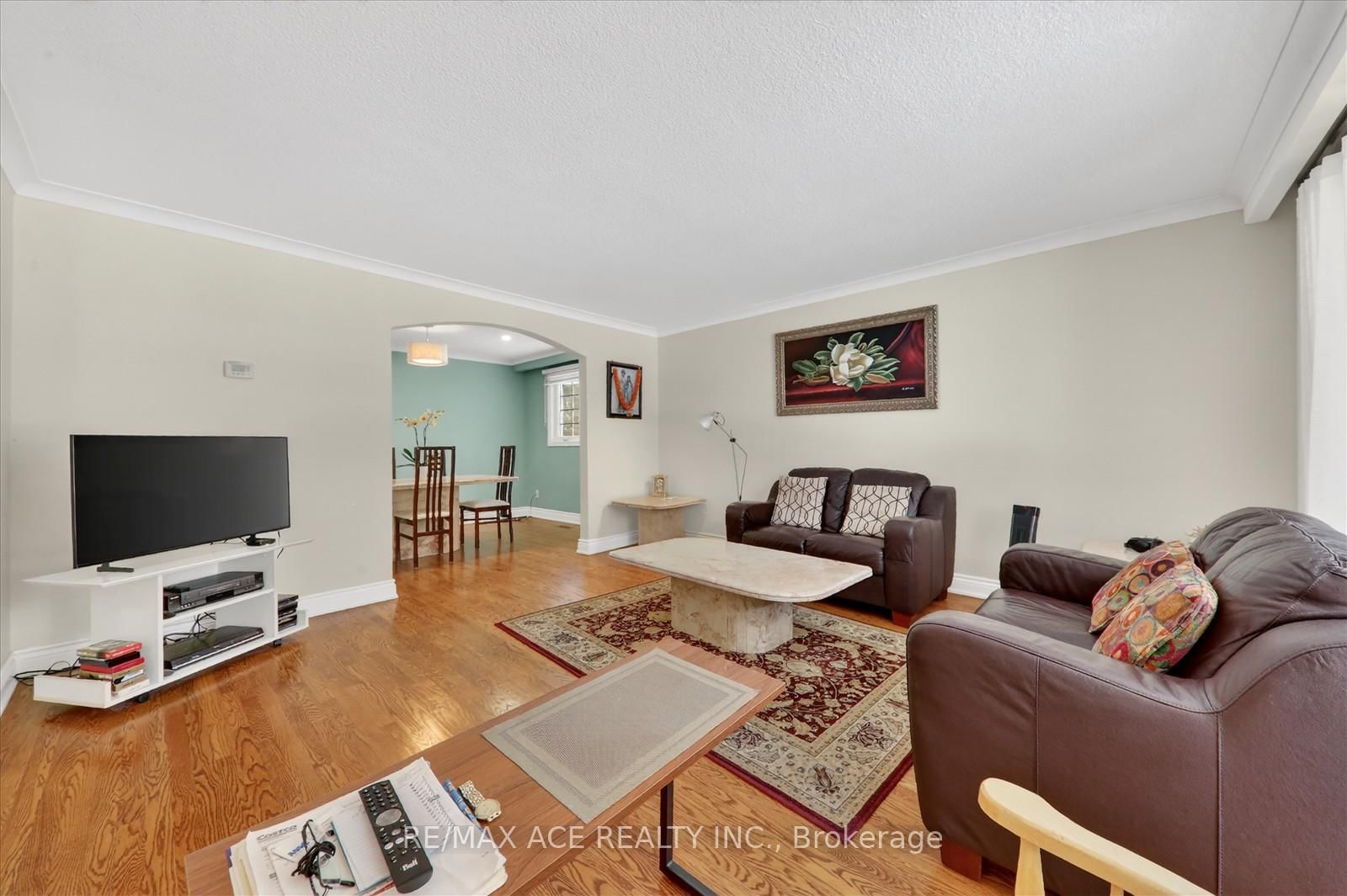 1719 Valentine Gardens • Mississauga, ON photo 8