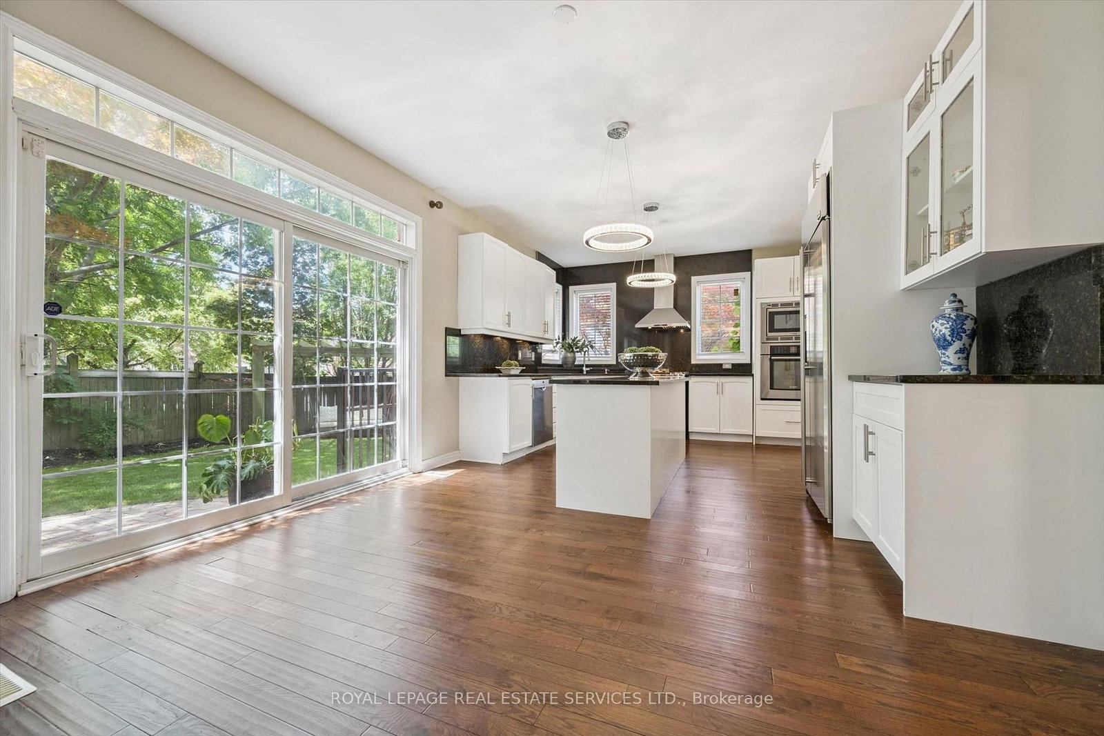 372 Creek Path Avenue • Oakville, ON photo 14
