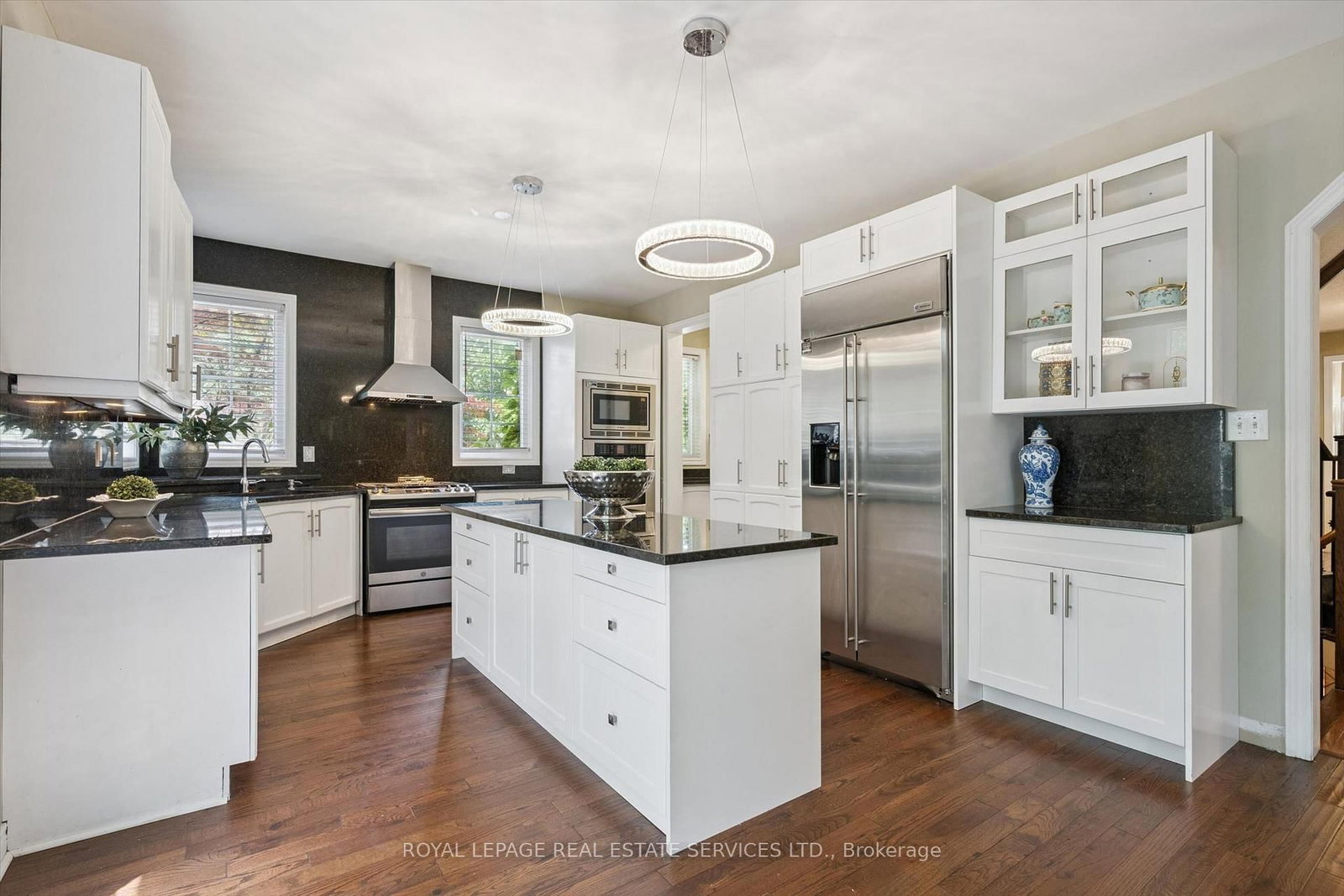 372 Creek Path Avenue • Oakville, ON photo 15