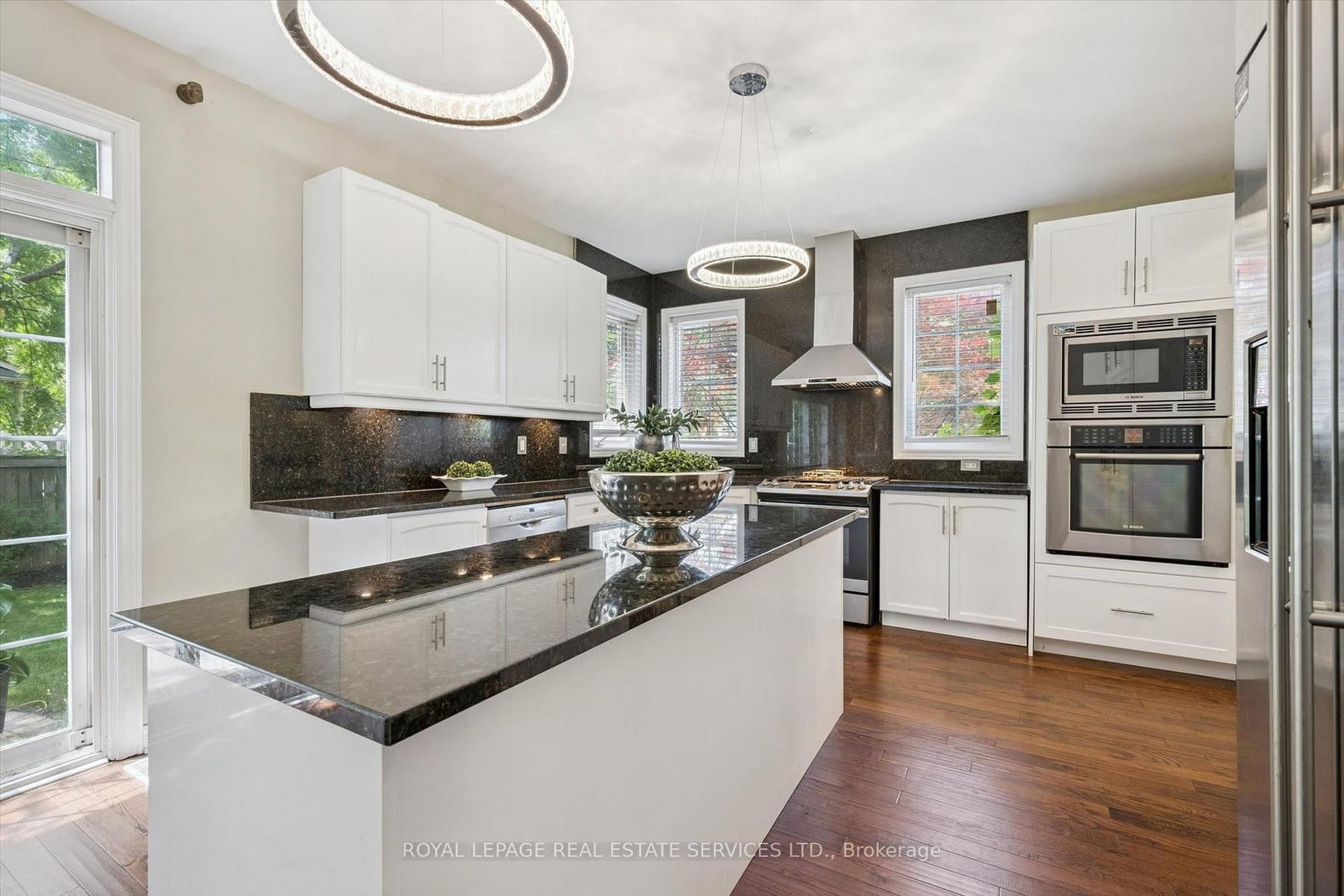 372 Creek Path Avenue • Oakville, ON photo 16