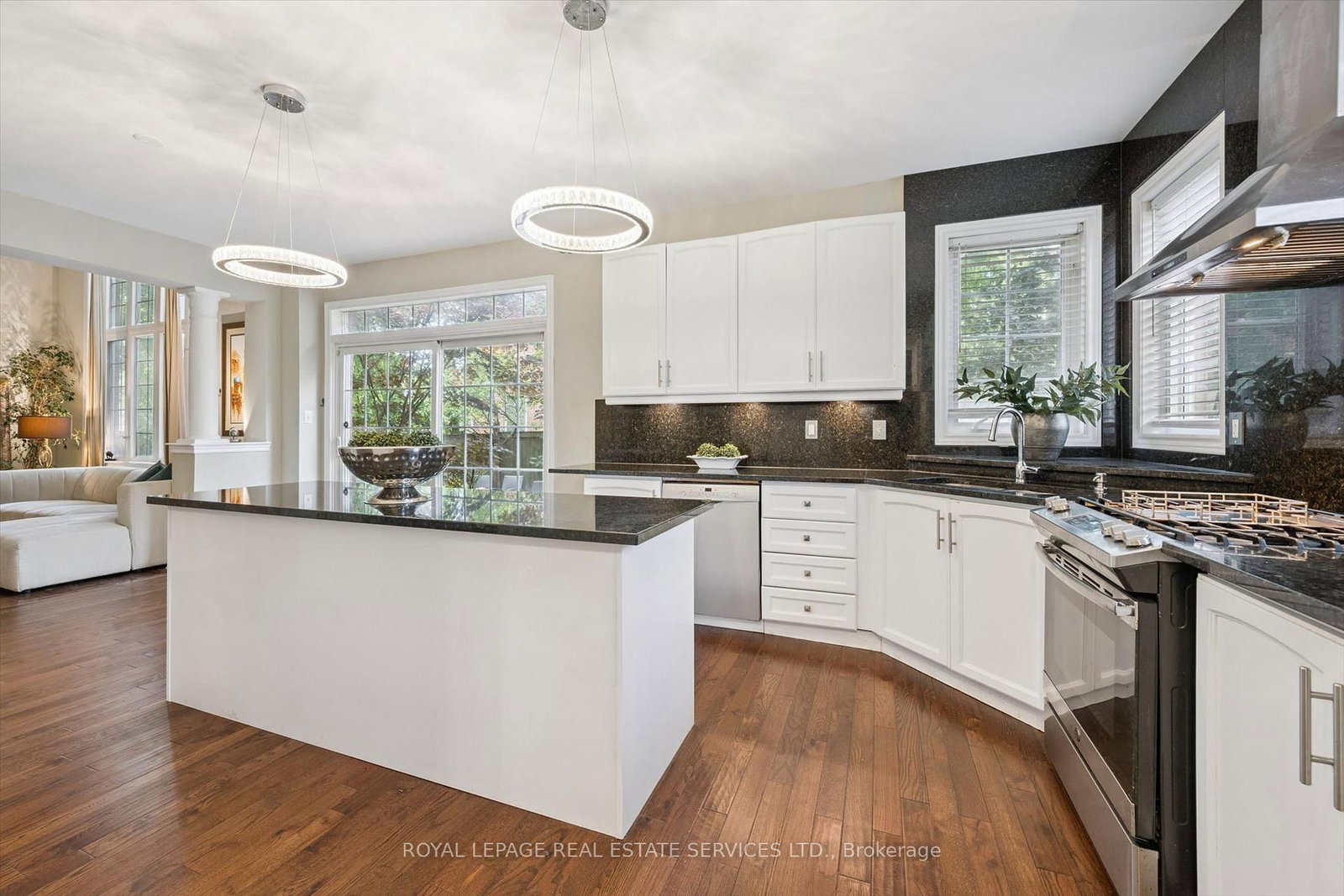 372 Creek Path Avenue • Oakville, ON photo 18