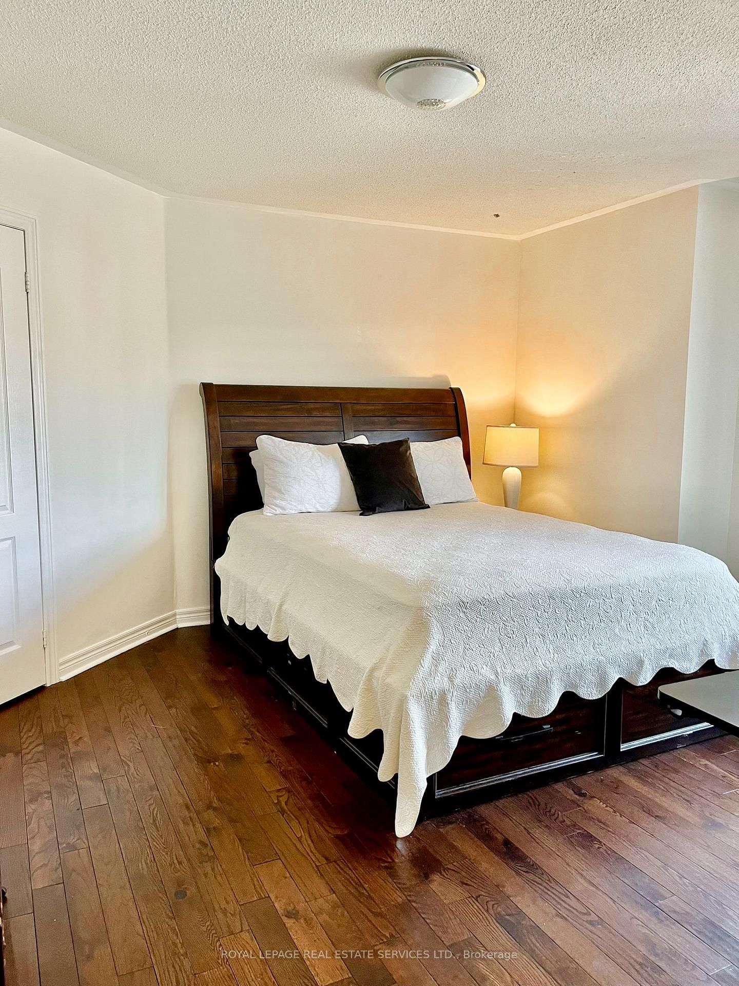372 Creek Path Avenue • Oakville, ON photo 31
