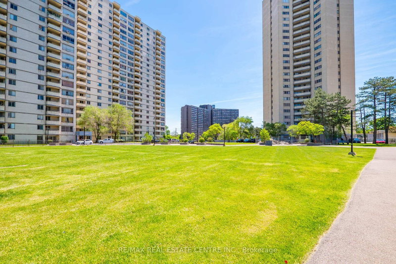 1708 - 320 Dixon Road