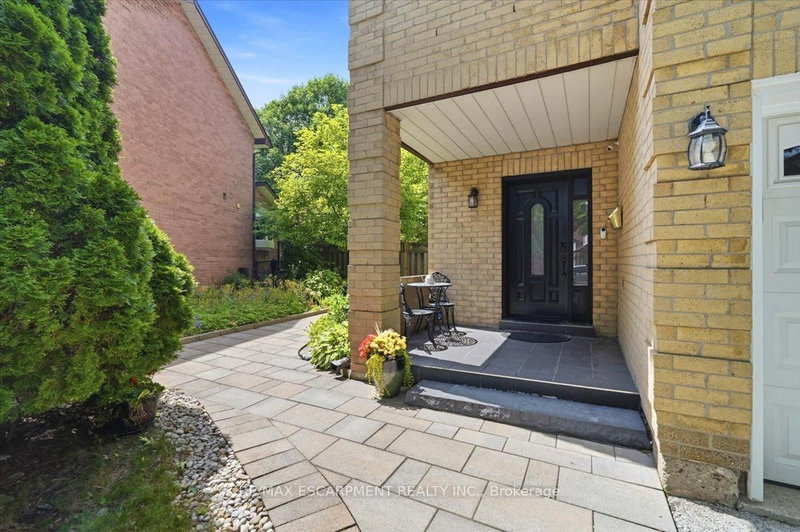 140 Romain Crescent