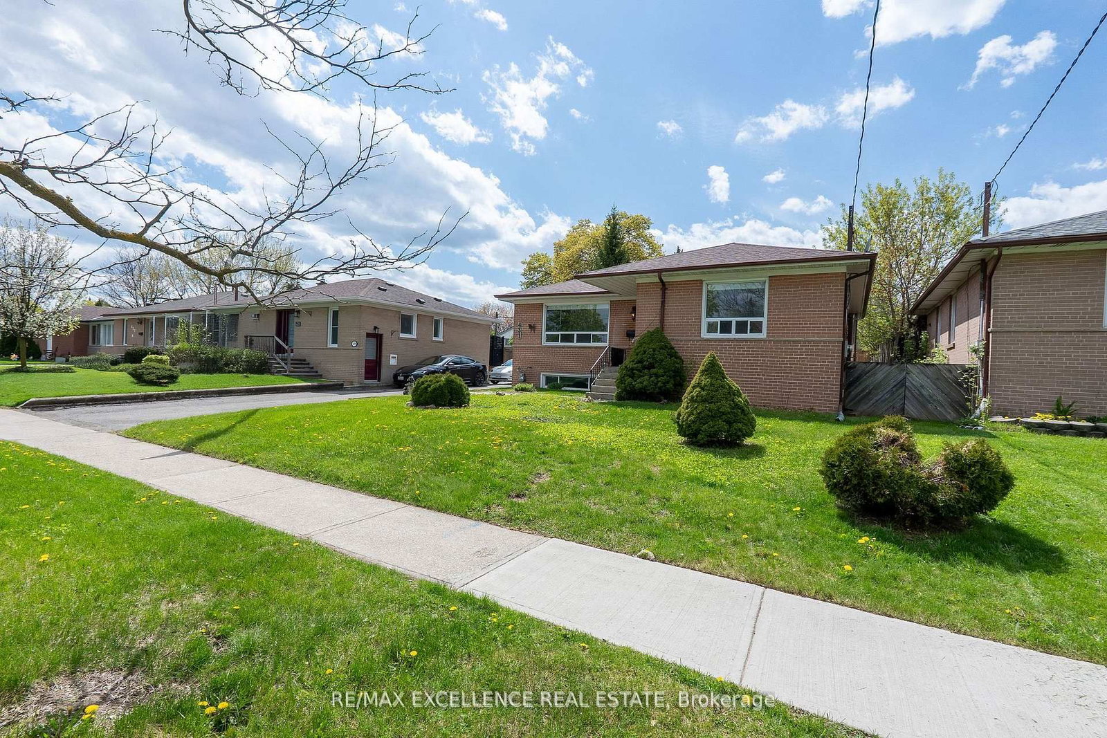 431 Delrex Boulevard • Halton Hills, ON photo 4