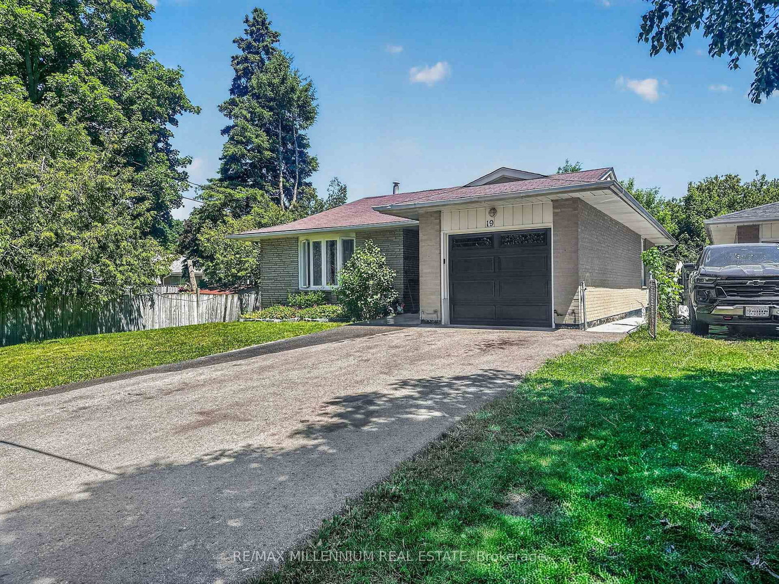 19 Cardwell Street • Orangeville, ON photo 2