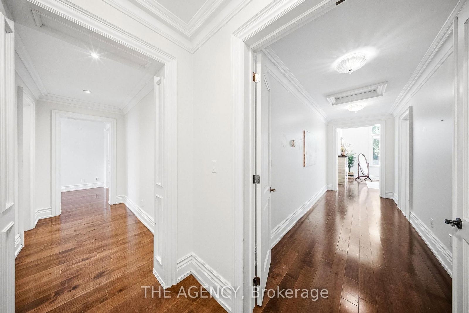 1098 Lakeshore Road W • Oakville, ON photo 16